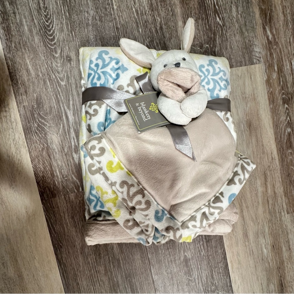 NWT Blanket & beyond Plush Baby Blanket with Toy